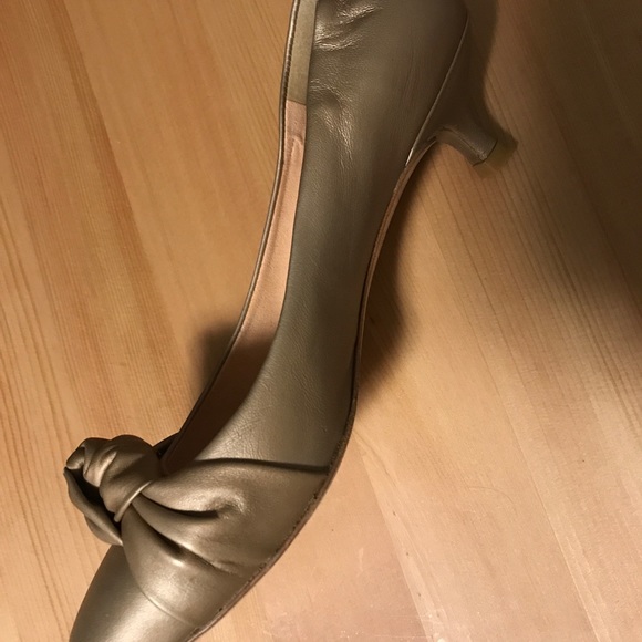 Stuart Weitzman Gold Leather Kitten Heels - Picture 2 of 2